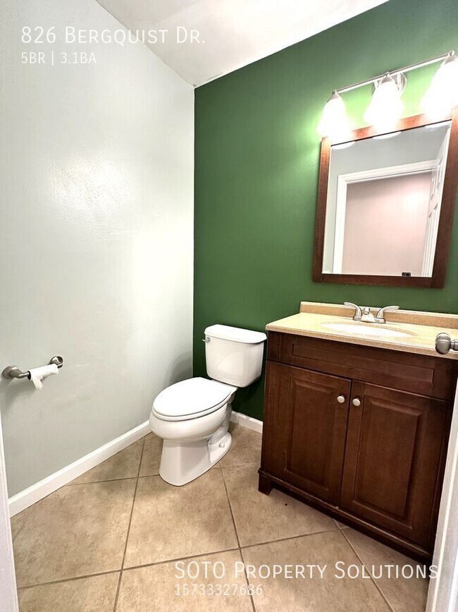 Building Photo - 826 Bergquist Dr