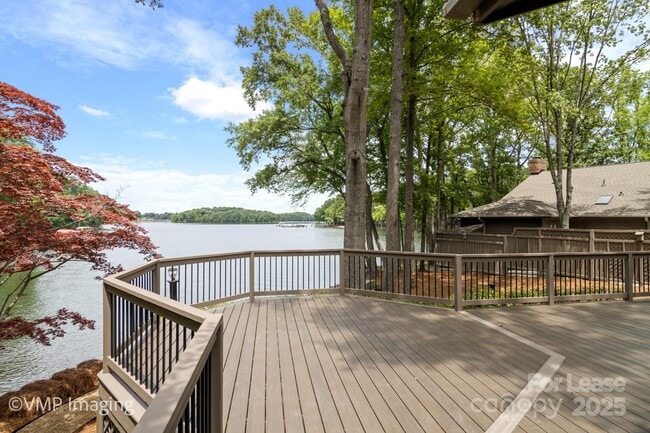 Building Photo - 449 Windward Dr