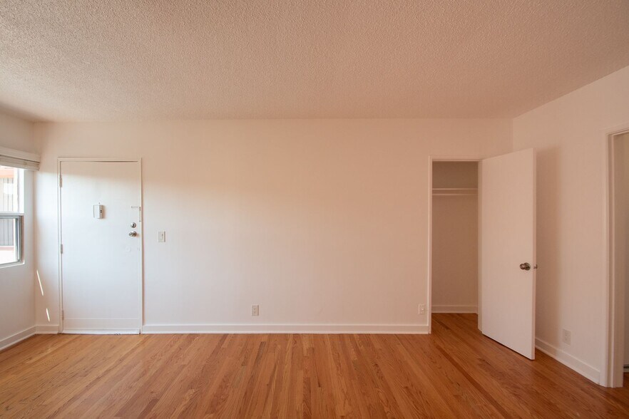Building Photo - 11143 Aqua Vista St
