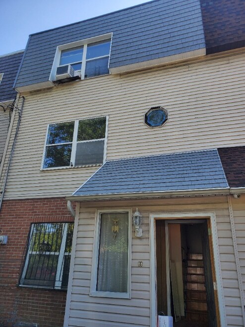 Building Photo - 536 Pugsley Ave