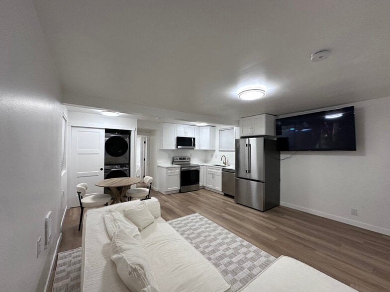 Building Photo - 1747 NE 147th St