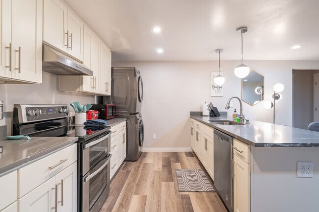 Building Photo - 3202 15th Ave W