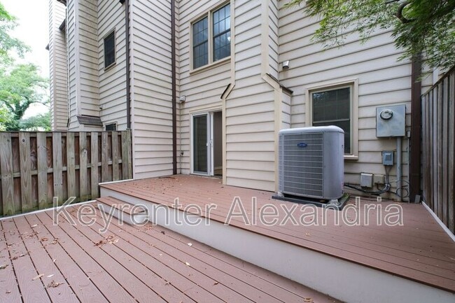 Building Photo - 3818 Vermont Ct