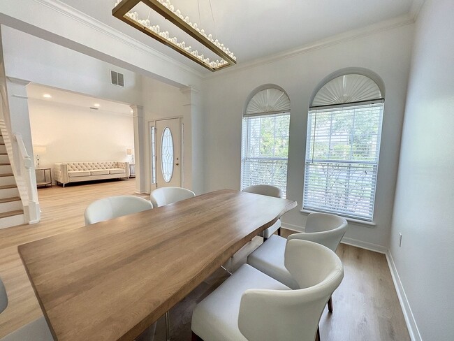 Building Photo - Beautifully Renovated Home in Tampa Palms ...