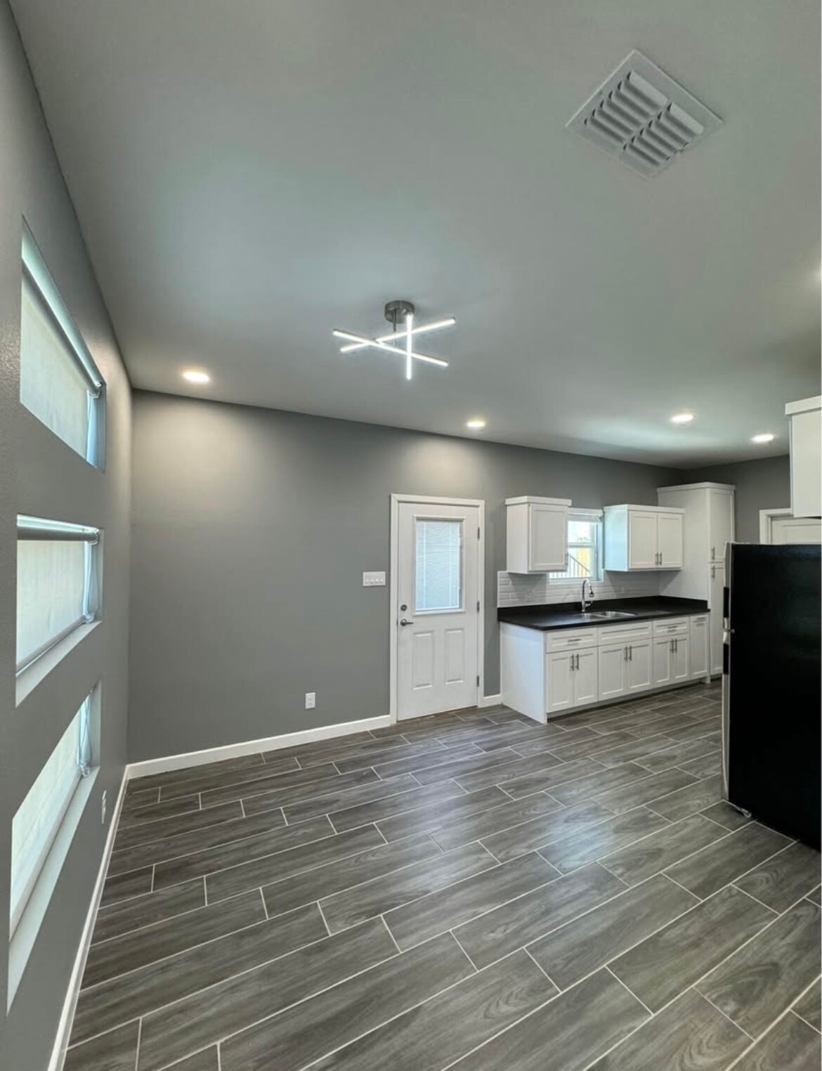 Building Photo - 1808 Angelina Dr