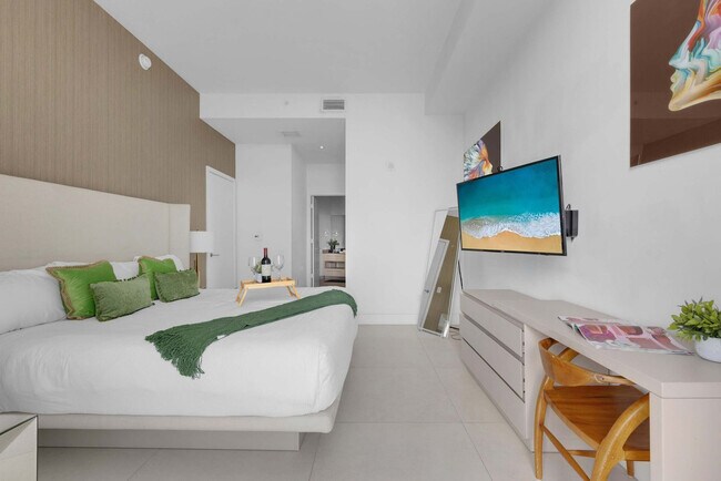 Building Photo - 4111 S Ocean Dr