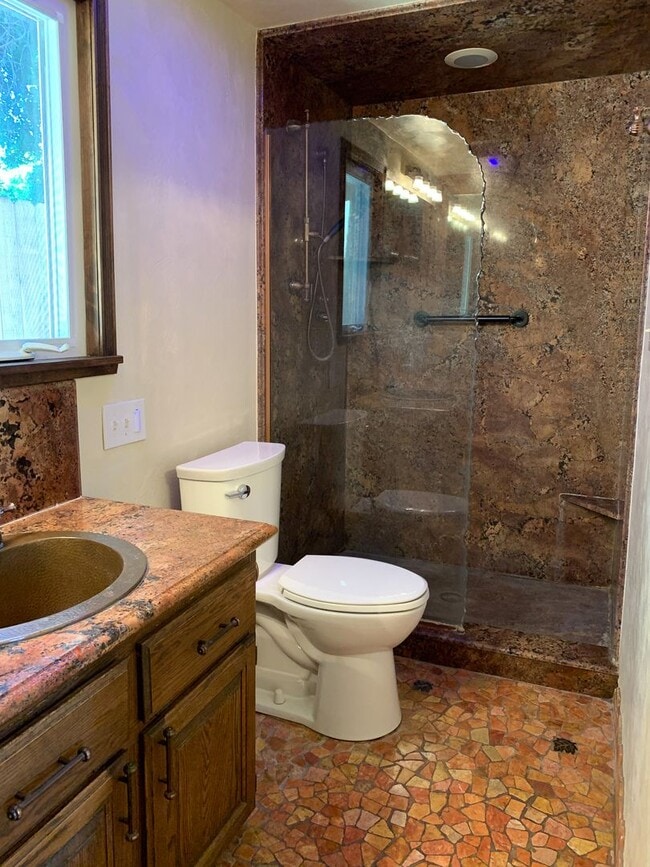 Building Photo - 2 Bedroom Country Home in Hollister