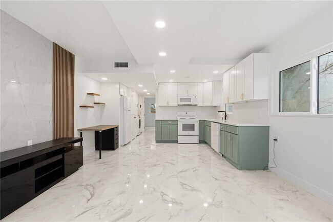 Building Photo - 3675 Gulf Blvd