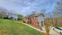 Building Photo - 213 Ridgewood Cir