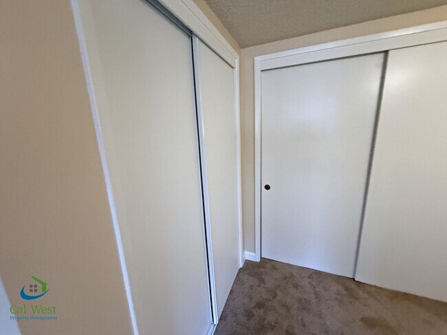 Building Photo - 5863 Hillview Ave