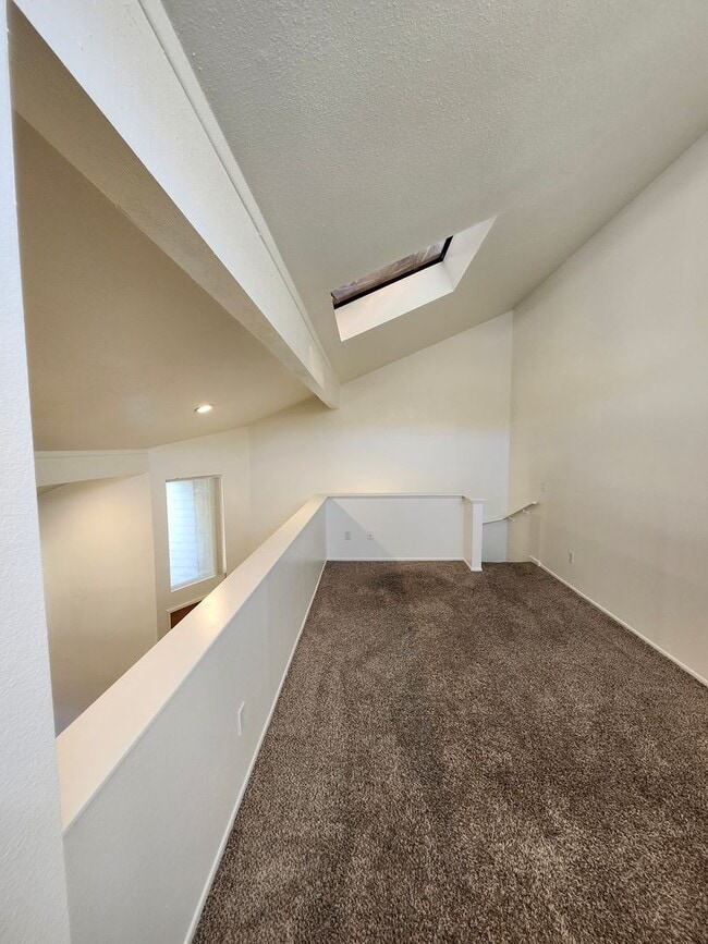 Building Photo - Beautiful 2-Bedroom Condo in Phillips Ranch