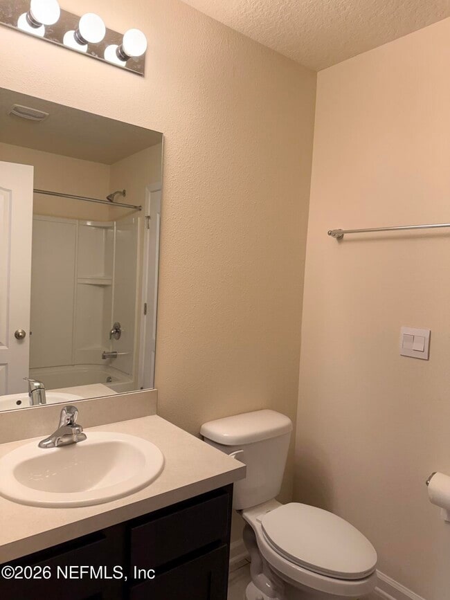 Building Photo - 246 Aralia Ln