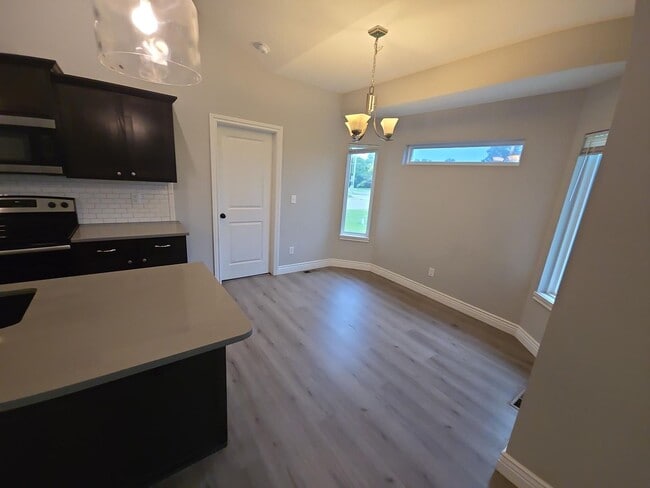 Building Photo - Spacious 5 Bedroom • 3 Bathroom Home in US...