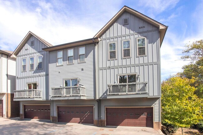 Building Photo - 942 Riverside Dr