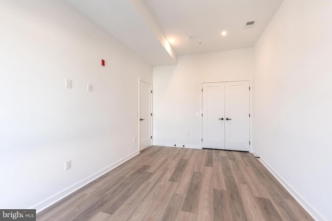 Building Photo - 3120 W Jefferson St