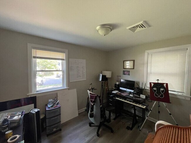 Building Photo - 2403 5th Ave