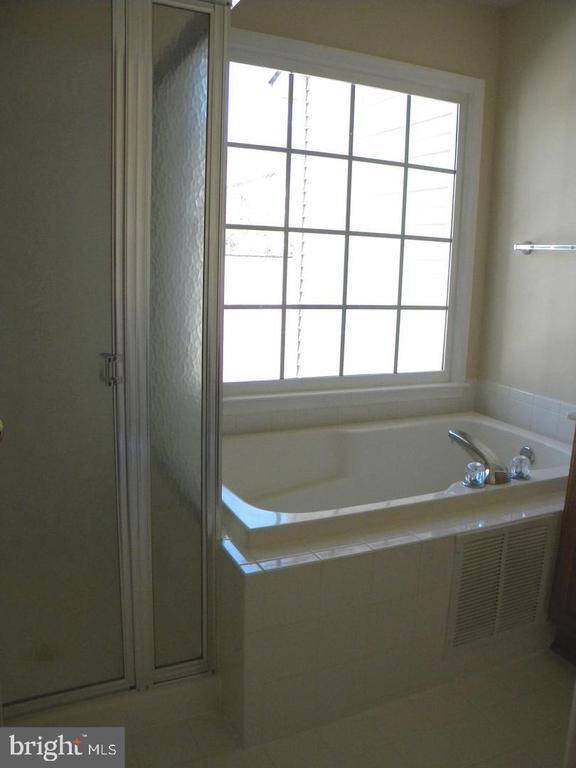 Building Photo - 225 Deer Meadow Ln