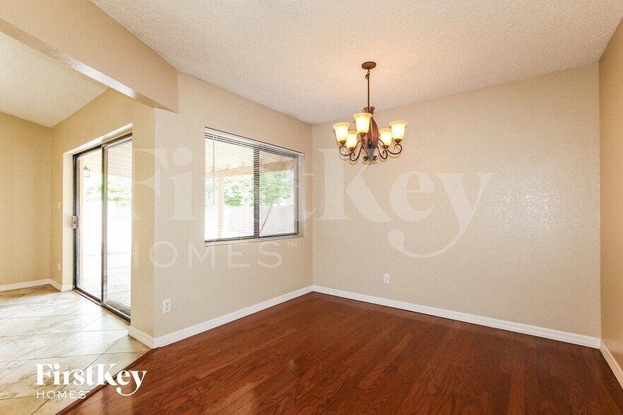 Building Photo - 5203 W Sandra Terrace