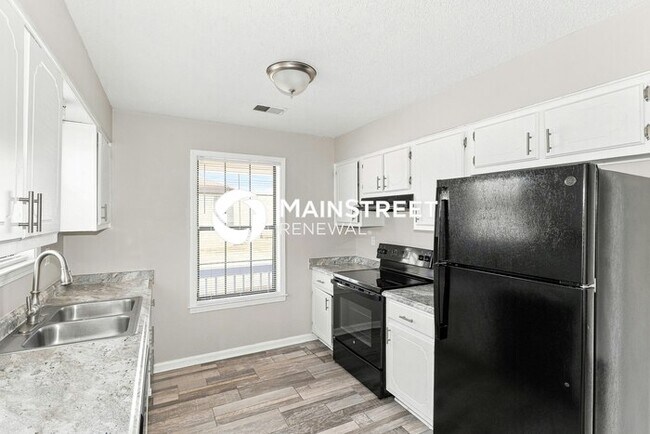 Building Photo - 3 Bedroom Pet-Friendly Home in Memphis, TN with Main Street Renewal