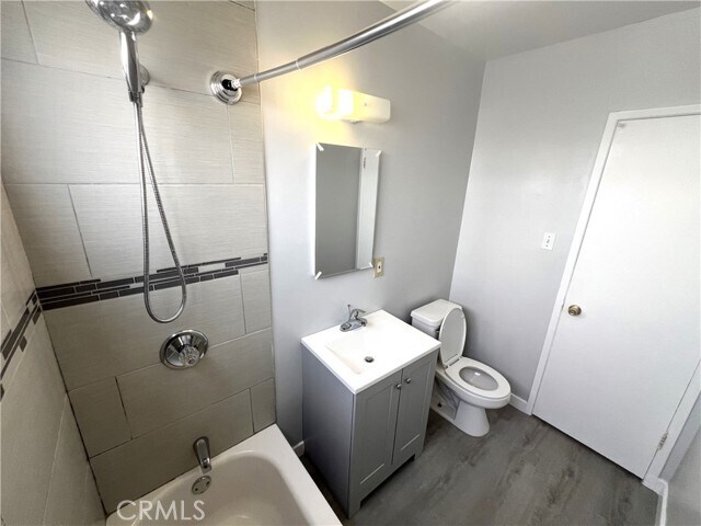 Building Photo - 620 W 82nd St