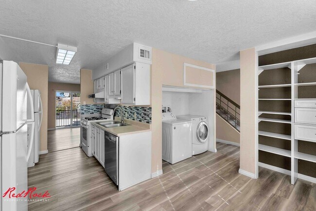 Building Photo - 1190 Pinecone Dr
