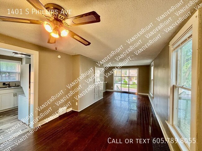 Building Photo - 1401 S Phillips Ave