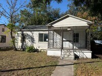 Building Photo - Cozy 3-Bedroom Home for Rent in Jacksonville!