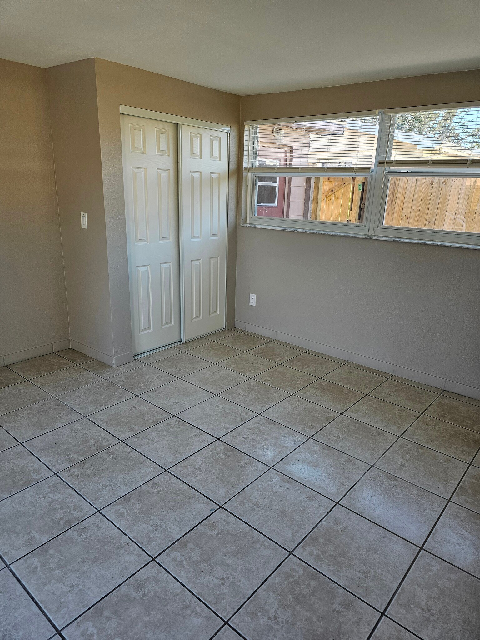 Building Photo - 4911 Lake Ridge Ln