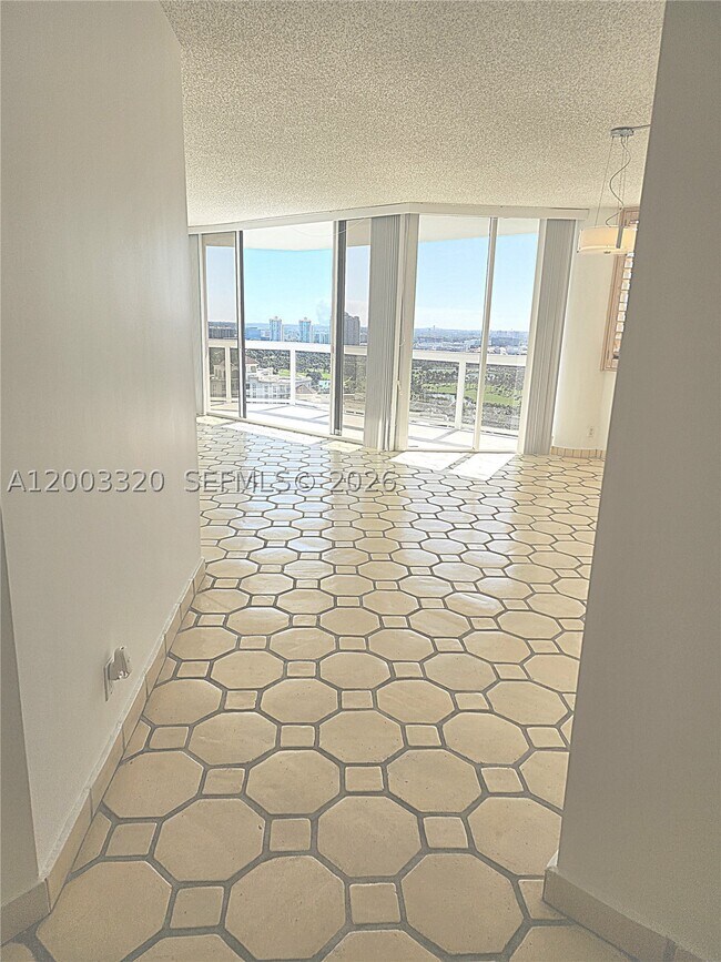Building Photo - 20185 E Country Club Dr