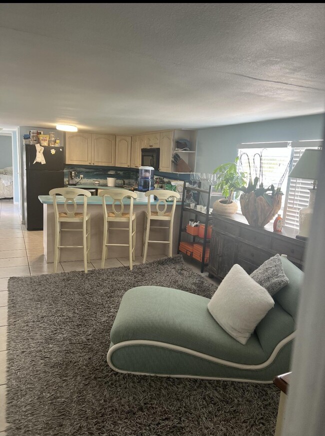 Building Photo - 343 Vaca Rd