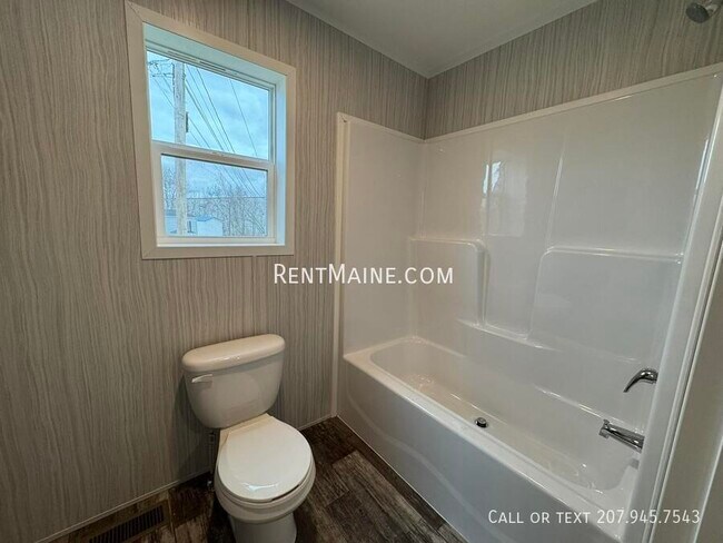 Building Photo - 194 F St