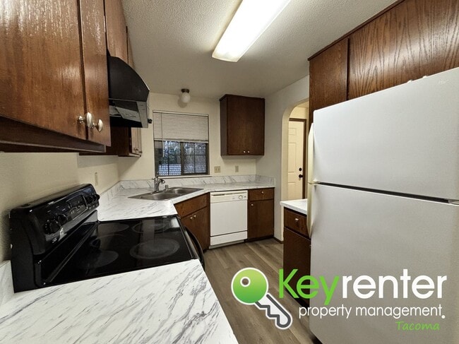 Building Photo - Comfortable Upstairs 2 Bedroom 2 Bath Rental in Private Community Near Fircrest!