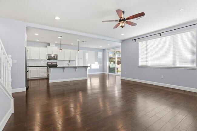 Building Photo - 1818 Tarragon Dr