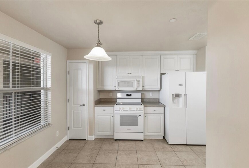 Building Photo - 424 Luna Bella Ln