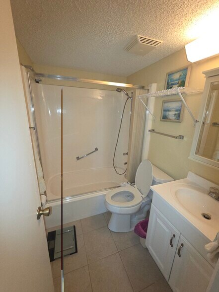 Building Photo - 4158 Tamiami Trl