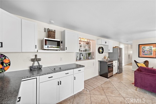 Building Photo - 2120 Temple Hills Dr