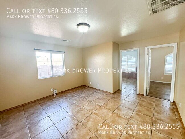 Building Photo - 566 S Esmeralda