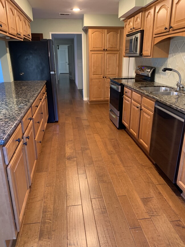 kitchen - 5474 Berkeley Rd