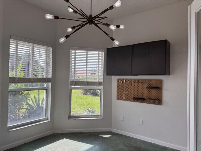 Building Photo - 7 Deerwood St