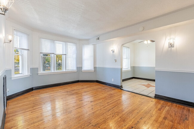 Building Photo - 2453 W 56th St