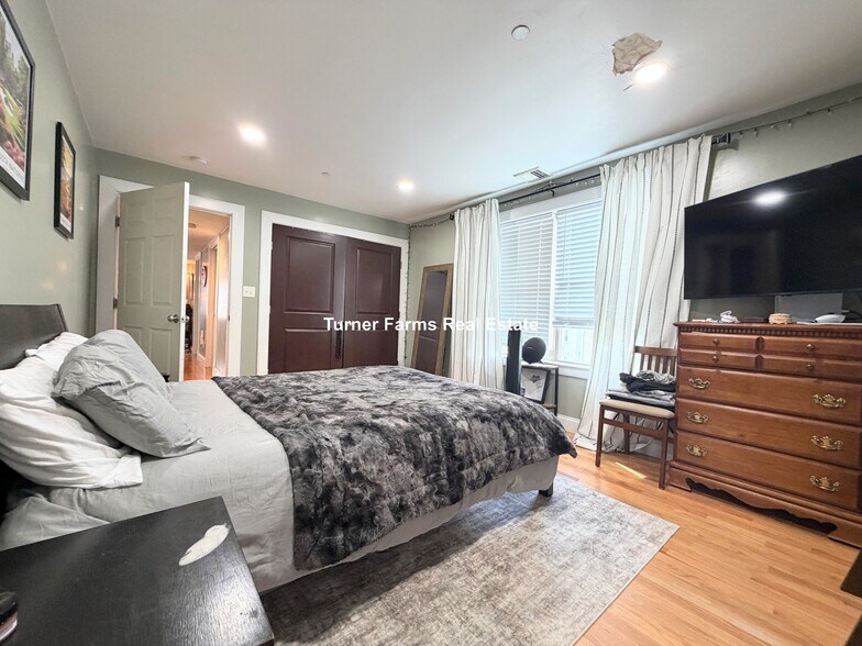 Building Photo - 31 Humphreys St