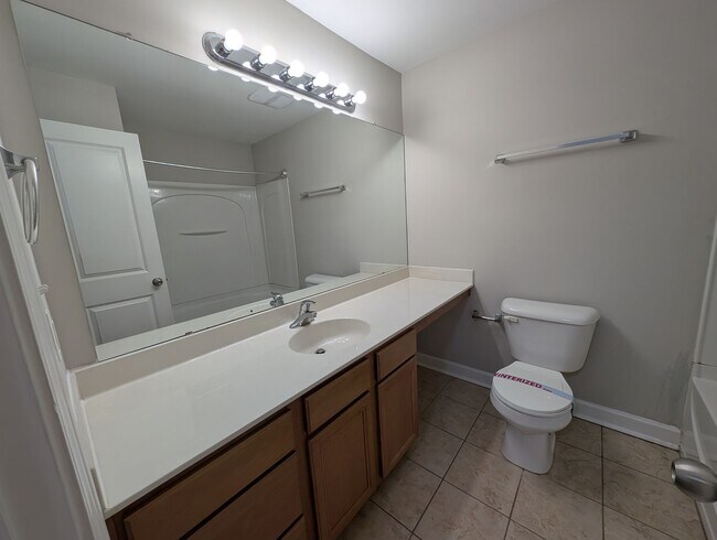 Building Photo - Cozy condo located in the Williamsburg on Commonwealth community minutes from Plaza Midwood!