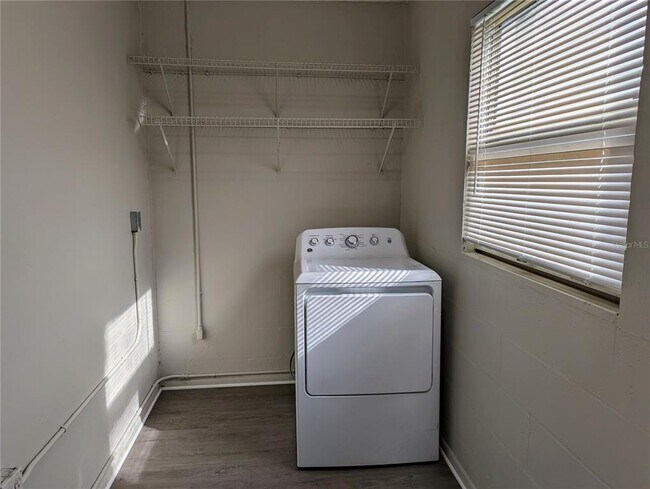 Building Photo - 2201 24th Ave W