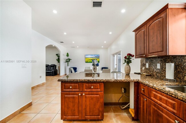 Building Photo - 1205 SE 7th Ct