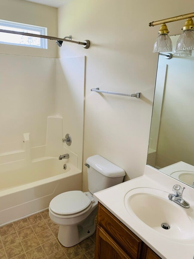 Building Photo - 112 Hunter Ridge Dr