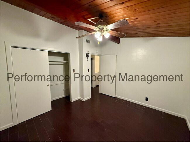 Building Photo - 2706 Pasadena St