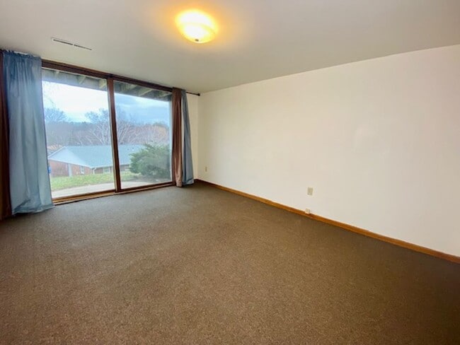 Building Photo - 3037 Humboldt Rd