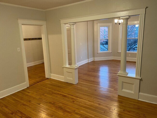 Building Photo - 94 Mellen St