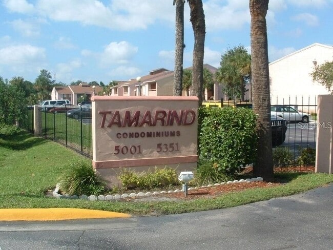 Building Photo - 5225 Vineland Rd
