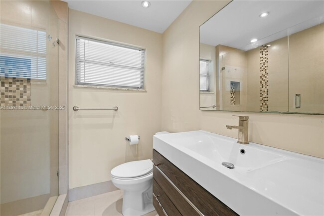 Building Photo - 329 SE 3rd St